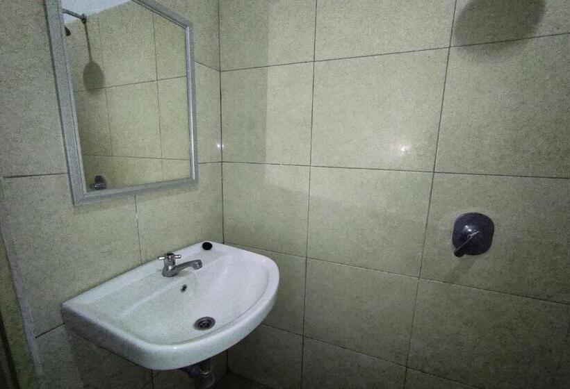 Capital O 91650 Hotel Pratama