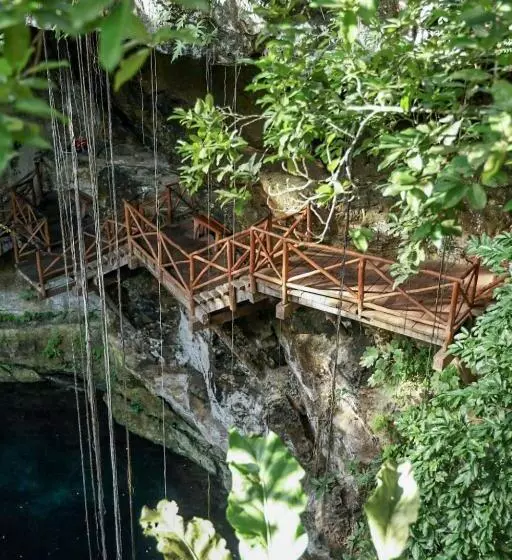 Hotelli Cenote Secreto Maya