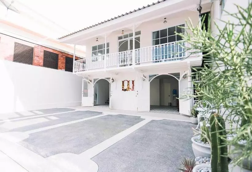 Hotelli Chertel Poshtel