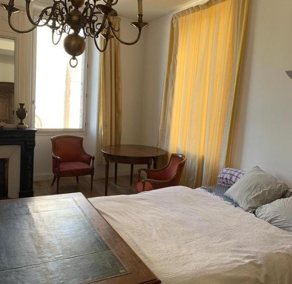 Отель Grand Corps De Ferme à La Rue Messire Etienne 89113 Neuilly Valravillon