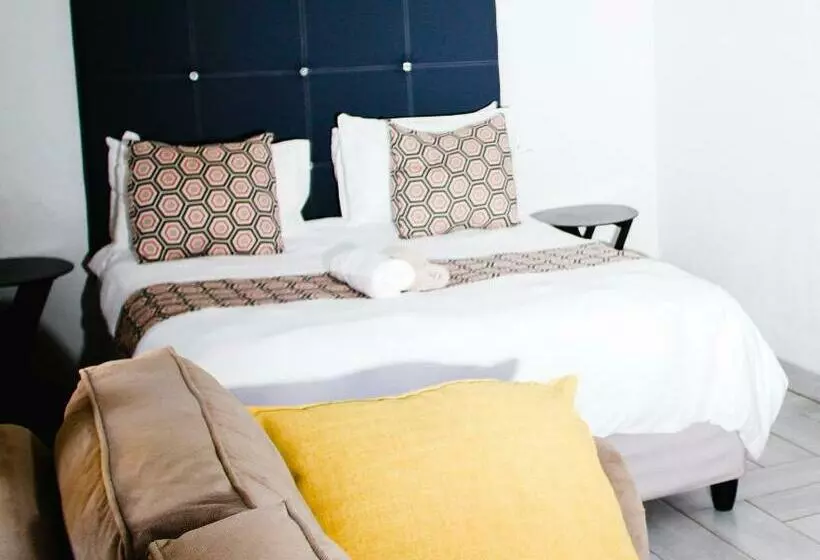 Hotelli Happy Hen Guest Lodge