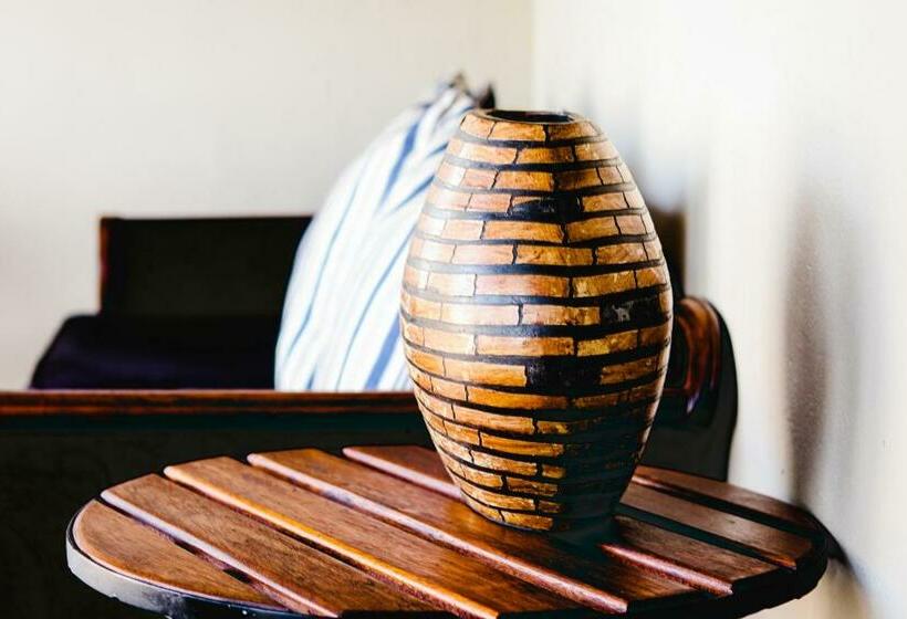 酒店 Happy Hen Guest Lodge