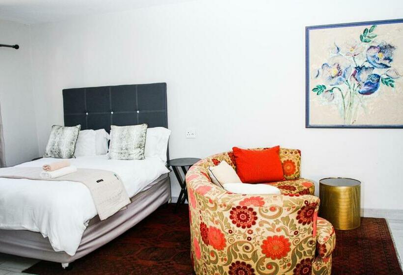 酒店 Happy Hen Guest Lodge