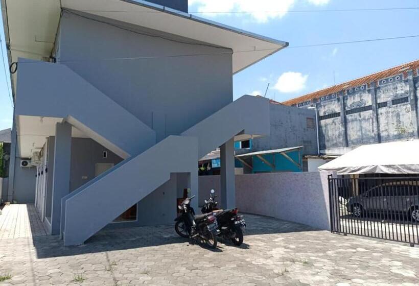 בית מלון כפרי Koolkost Female Syariah Near Universitas Ahmad Dahlan Kampus 3   Minimum Stay 30 Nights