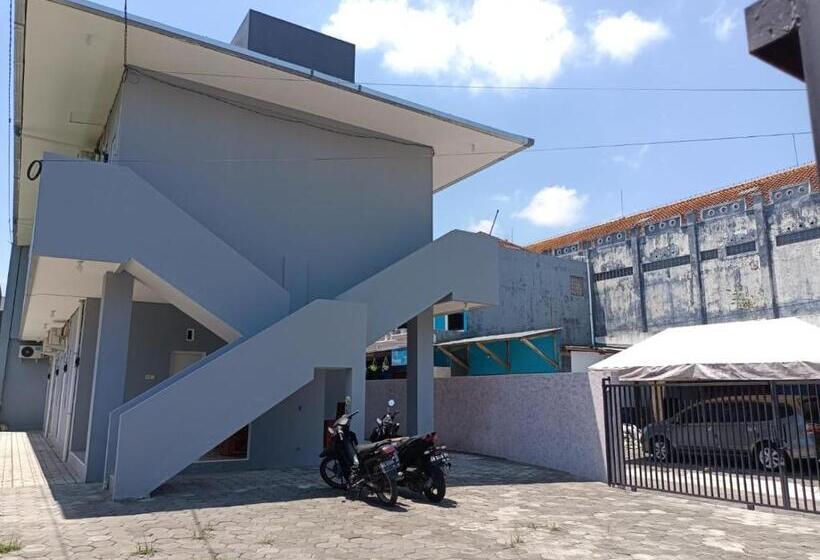 בית מלון כפרי Koolkost Female Syariah Near Universitas Ahmad Dahlan Kampus 3   Minimum Stay 30 Nights