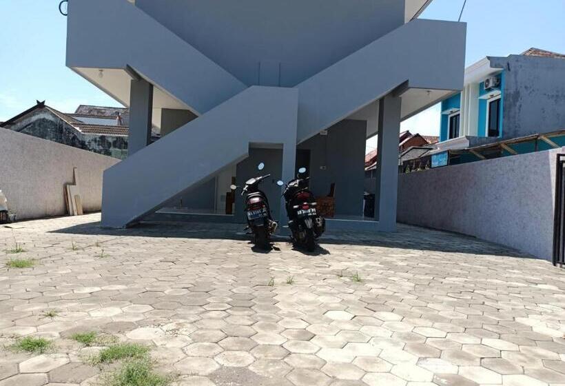 בית מלון כפרי Koolkost Female Syariah Near Universitas Ahmad Dahlan Kampus 3   Minimum Stay 30 Nights