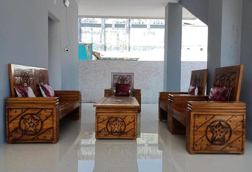 בית מלון כפרי Koolkost Female Syariah Near Universitas Ahmad Dahlan Kampus 3   Minimum Stay 30 Nights