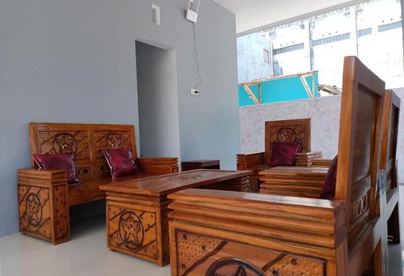 בית מלון כפרי Koolkost Female Syariah Near Universitas Ahmad Dahlan Kampus 3   Minimum Stay 30 Nights