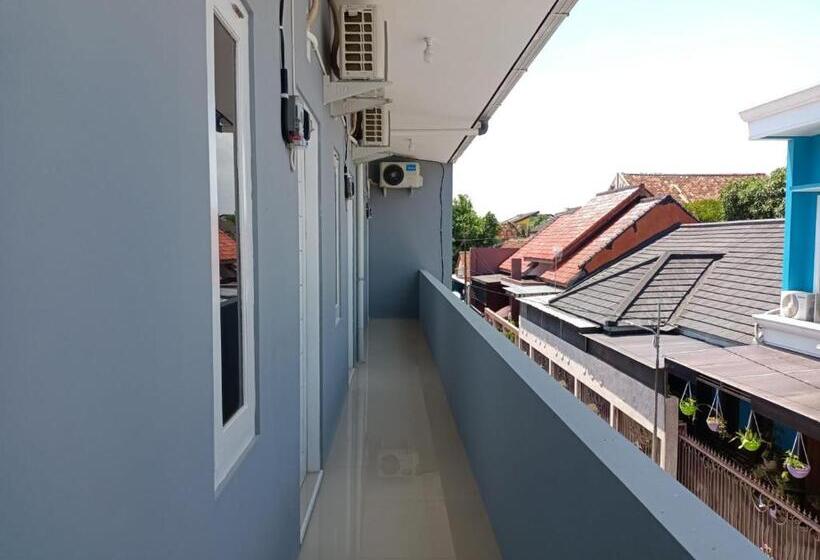 בית מלון כפרי Koolkost Female Syariah Near Universitas Ahmad Dahlan Kampus 3   Minimum Stay 30 Nights