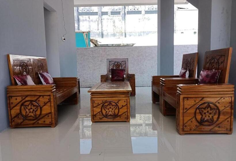 בית מלון כפרי Koolkost Female Syariah Near Universitas Ahmad Dahlan Kampus 3   Minimum Stay 30 Nights