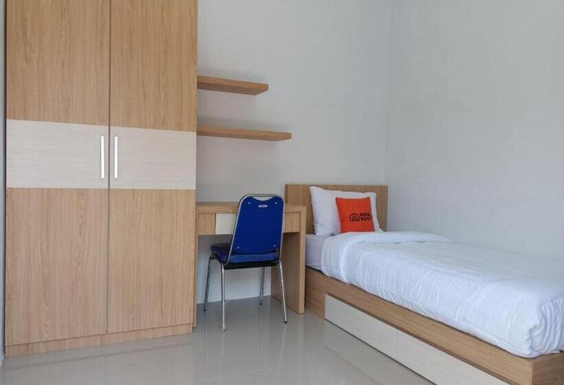 בית מלון כפרי Koolkost Female Syariah Near Universitas Ahmad Dahlan Kampus 3   Minimum Stay 30 Nights