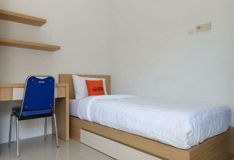 בית מלון כפרי Koolkost Female Syariah Near Universitas Ahmad Dahlan Kampus 3   Minimum Stay 30 Nights