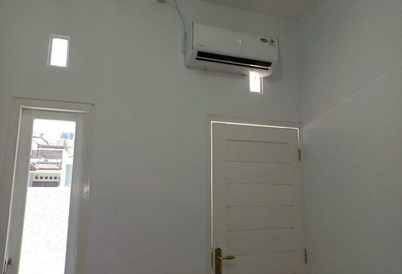 בית מלון כפרי Koolkost Female Syariah Near Universitas Ahmad Dahlan Kampus 3   Minimum Stay 30 Nights