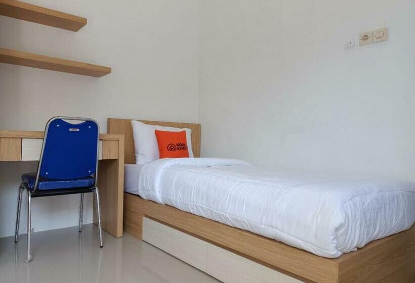 בית מלון כפרי Koolkost Female Syariah Near Universitas Ahmad Dahlan Kampus 3   Minimum Stay 30 Nights