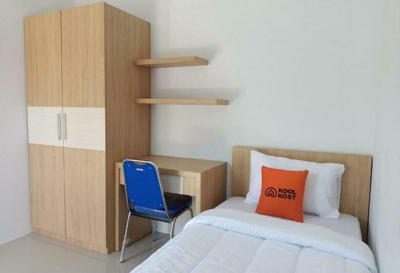 בית מלון כפרי Koolkost Female Syariah Near Universitas Ahmad Dahlan Kampus 3   Minimum Stay 30 Nights