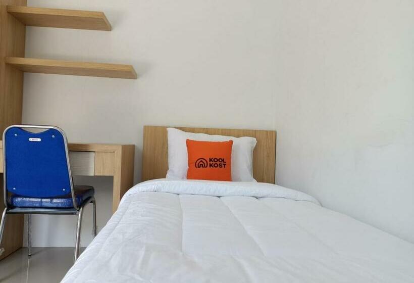 בית מלון כפרי Koolkost Female Syariah Near Universitas Ahmad Dahlan Kampus 3   Minimum Stay 30 Nights