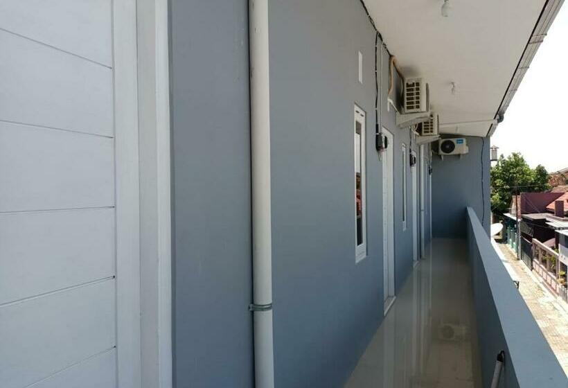 בית מלון כפרי Koolkost Female Syariah Near Universitas Ahmad Dahlan Kampus 3   Minimum Stay 30 Nights