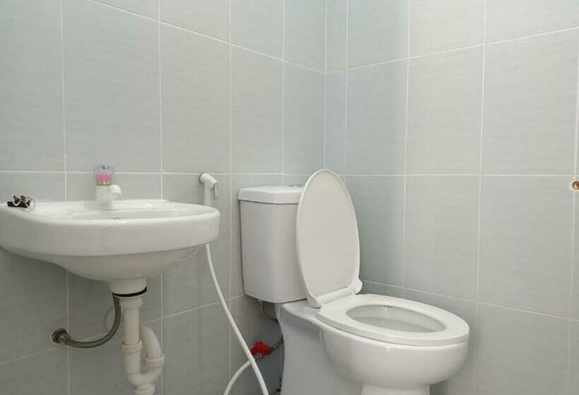 בית מלון כפרי Koolkost Female Syariah Near Universitas Ahmad Dahlan Kampus 3   Minimum Stay 30 Nights