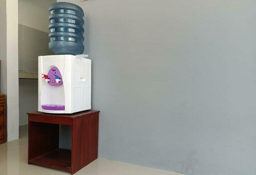 בית מלון כפרי Koolkost Female Syariah Near Universitas Ahmad Dahlan Kampus 3   Minimum Stay 30 Nights