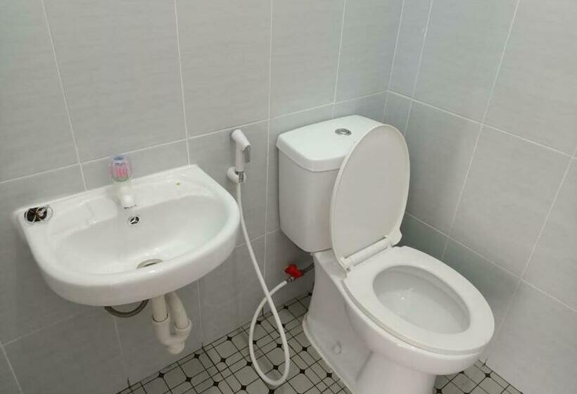 בית מלון כפרי Koolkost Female Syariah Near Universitas Ahmad Dahlan Kampus 3   Minimum Stay 30 Nights