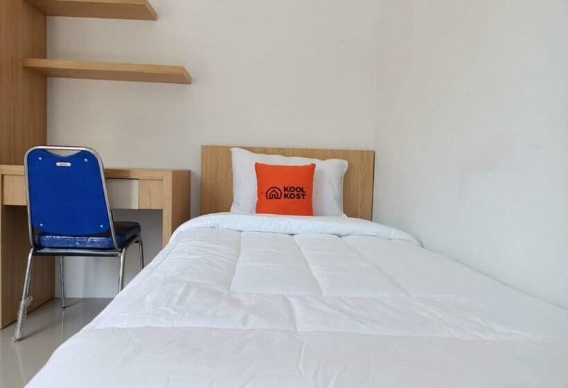 בית מלון כפרי Koolkost Female Syariah Near Universitas Ahmad Dahlan Kampus 3   Minimum Stay 30 Nights