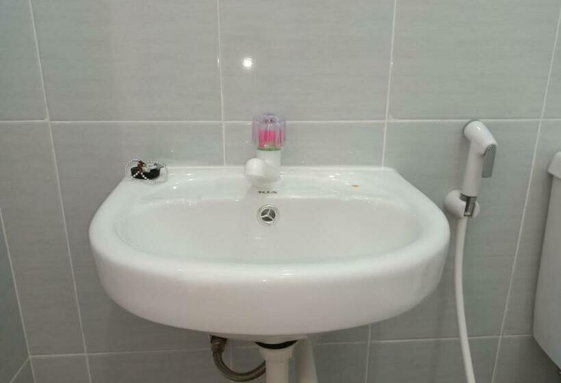 בית מלון כפרי Koolkost Female Syariah Near Universitas Ahmad Dahlan Kampus 3   Minimum Stay 30 Nights