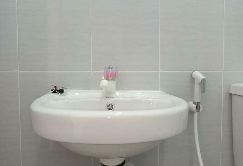 בית מלון כפרי Koolkost Female Syariah Near Universitas Ahmad Dahlan Kampus 3   Minimum Stay 30 Nights