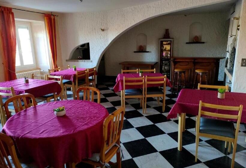 ホテル Les Remparts