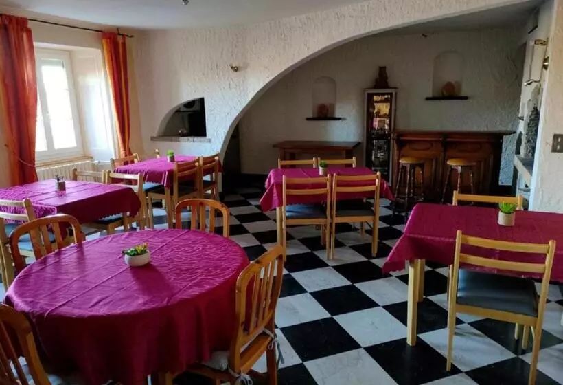 ホテル Les Remparts