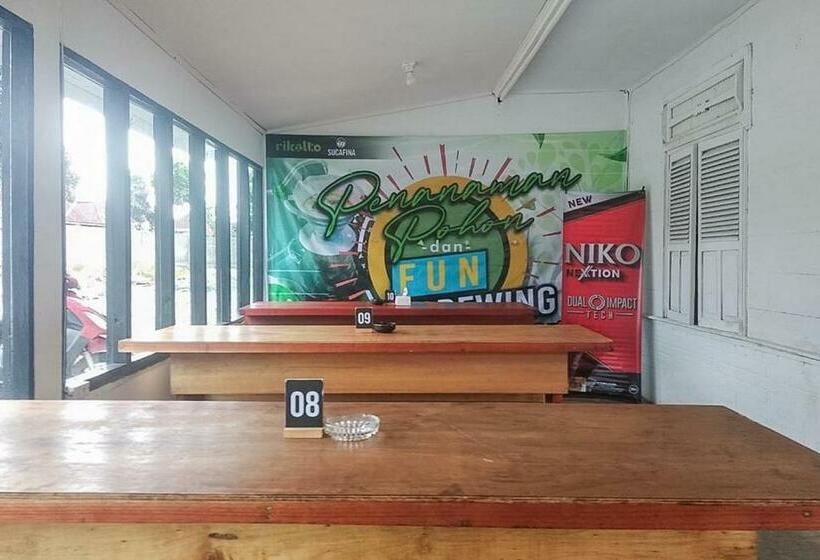 Отель Nayla Homestay Jambi Mitra Reddoorz