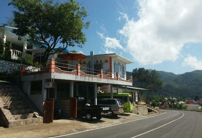 بنسيون Bintang Bungalow Tour & Travel