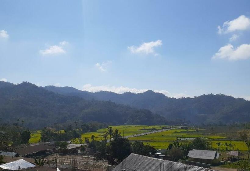 بنسيون Bintang Bungalow Tour & Travel