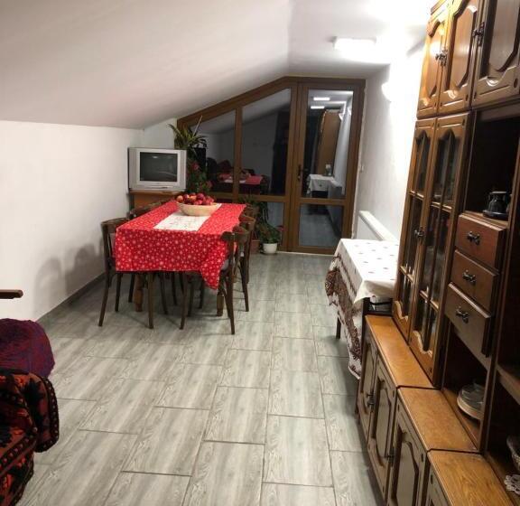 펜션 Casuta Bunicilor Isverna