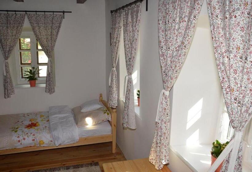 פנסיון Cicahegy Vendégház