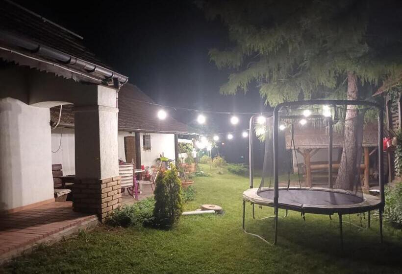 פנסיון Cicahegy Vendégház