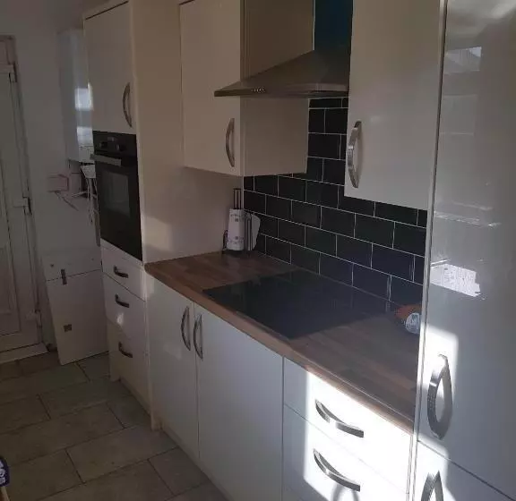 Pension En Suite Bedrooms, Heaton, Newcastle