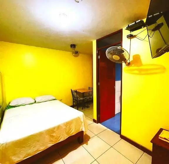 ペンション Hostal The Golden Paradise