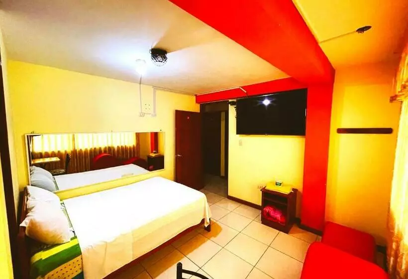 ペンション Hostal The Golden Paradise