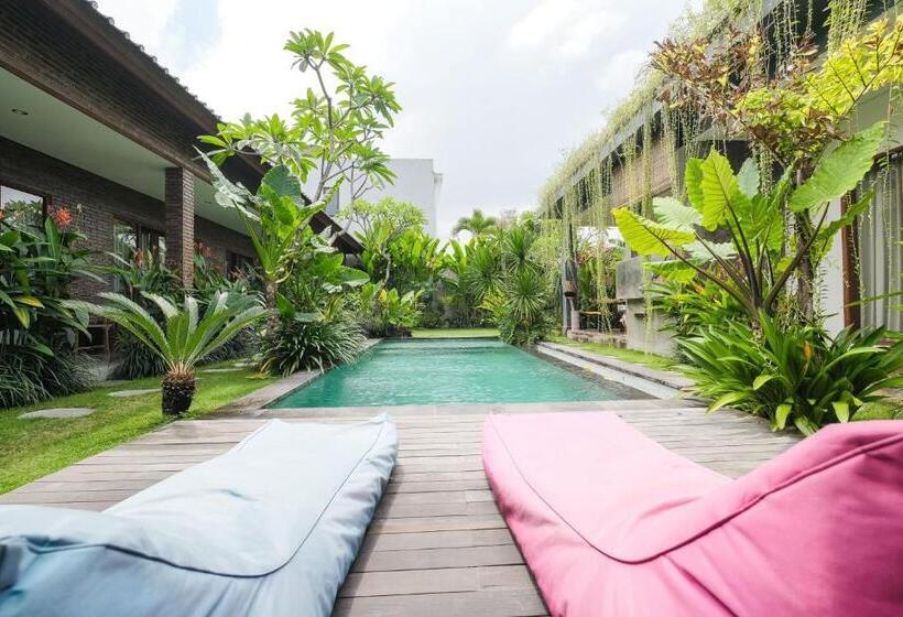 Пансион The Kumpi Bali By The Lavana