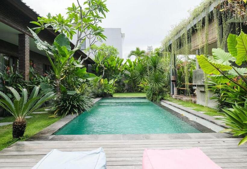 Пансион The Kumpi Bali By The Lavana