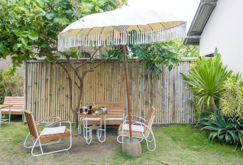 Пансион The Kumpi Bali By The Lavana