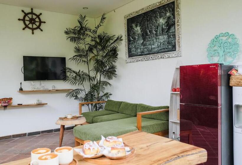 Пансион The Kumpi Bali By The Lavana