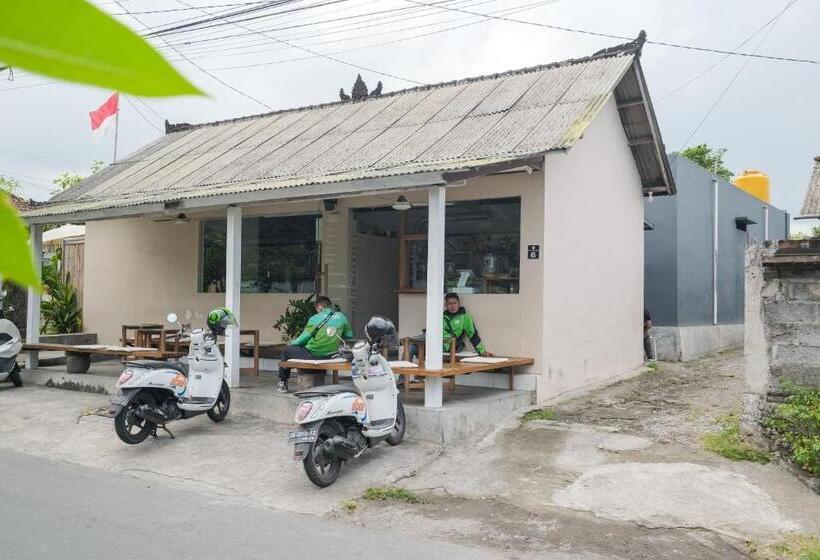 Пансион The Kumpi Bali By The Lavana