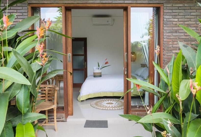 Пансион The Kumpi Bali By The Lavana