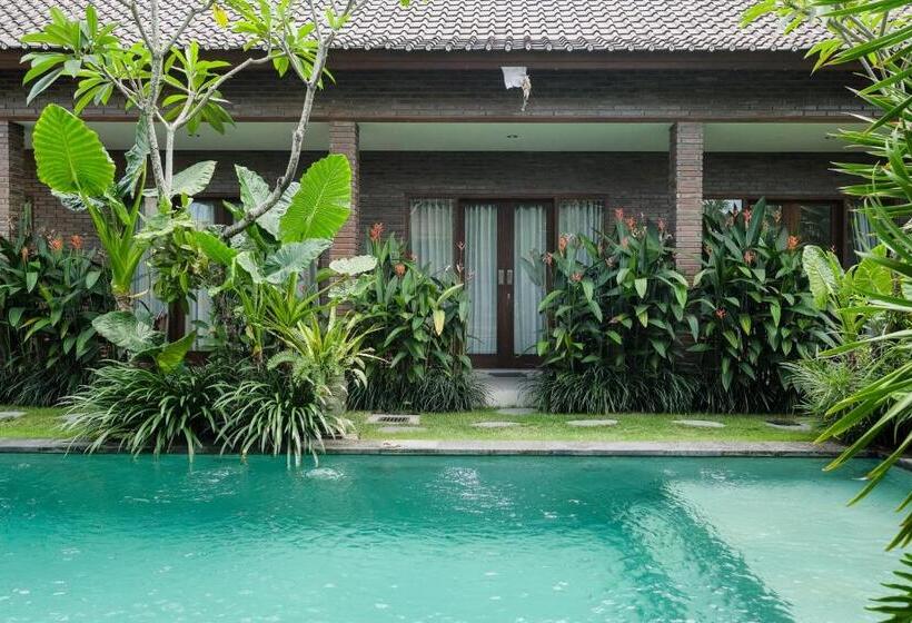 Пансион The Kumpi Bali By The Lavana