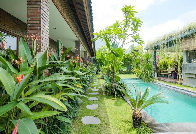 Пансион The Kumpi Bali By The Lavana