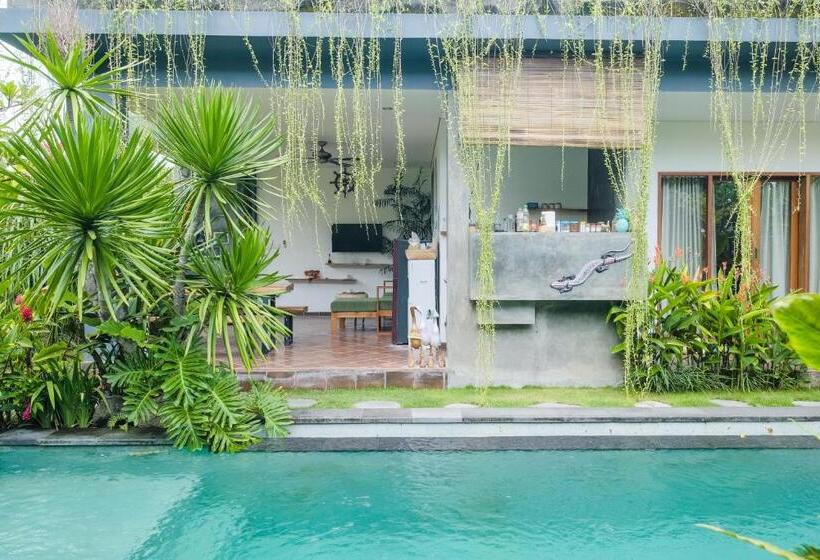 Пансион The Kumpi Bali By The Lavana