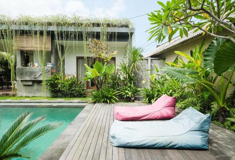 Пансион The Kumpi Bali By The Lavana