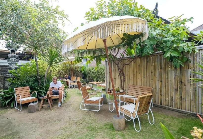 Пансион The Kumpi Bali By The Lavana