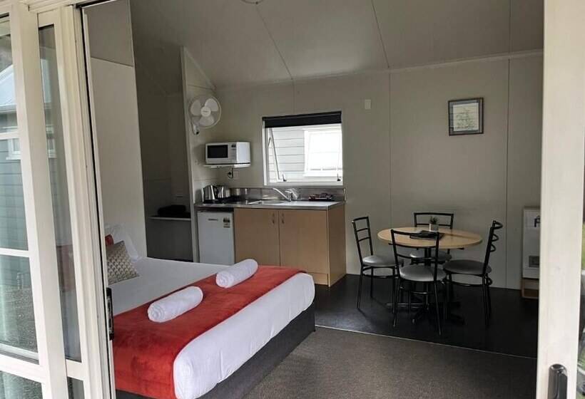 Hampshire Holiday Parks   Arrowtown